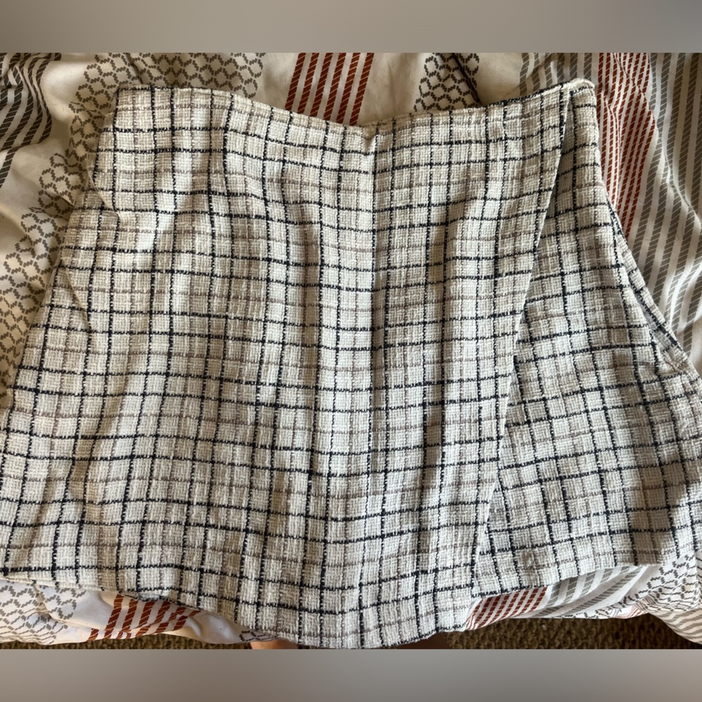 Abercrombie & Fitch Black and White Plaid Mini Skirt